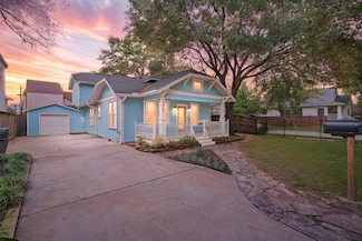 2047 Harvard St, Houston, TX 77008