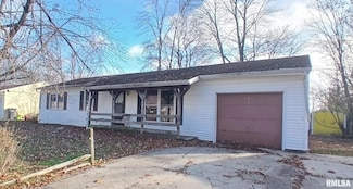 1105 Bradley Ln, Carterville, IL 62918