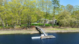 8 Wingate Ct, Stratham, NH 03885