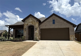 920 Eloise Ln, Cleburne, TX 76033