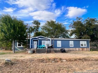 14486 Ladd Rd, Atascosa, TX 78002