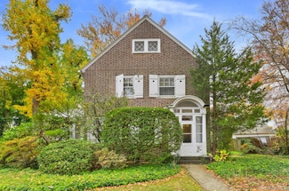 24 Muir Place, New Rochelle, NY 10801