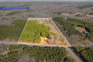 4 Walnut Grove Rd, Dover, TN 37058