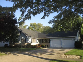 312 E Pembroke St, Tuscola, IL 61953