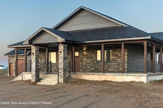 62 Big Loop Rd, Pinedale, WY 82941