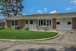2 Guilford Ct Unit B, Ridge, NY 11961