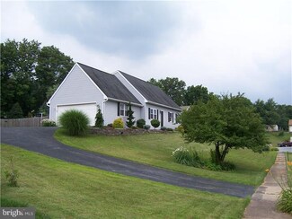 20 Joni Cir, Douglassville, PA 19518