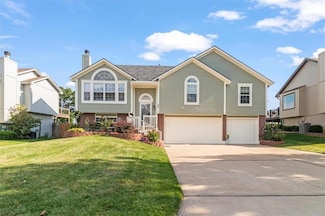 321 NE Woodbury Dr, Lees Summit, MO 64086
