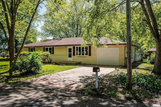 1401 S Thomas St, Carterville, IL 62918