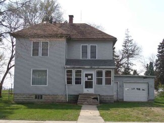 320 S Main St, Leland, IL 60531