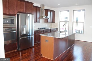 24454 Hawthorn Thicket Terrace, Sterling, VA 20166