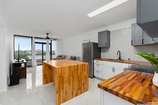 7701 Wurzbach Rd Unit 305, San Antonio, TX 78229