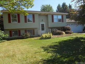 33 Kaymar Dr, Bergen, NY 14416
