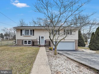 2640 Thornbridge Rd E, York, PA 17408