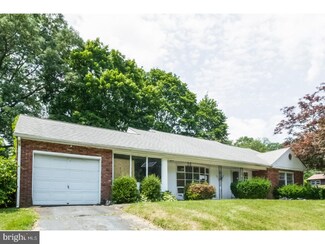 341 Hollowbrook Rd, Ewing, NJ 08638