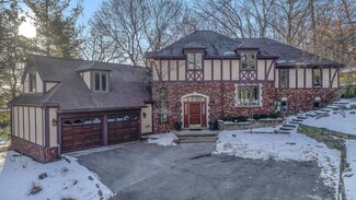 2976 Hickory Ln, Ann Arbor, MI 48104