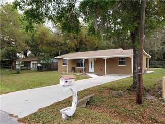 910 W Hiawatha St, Tampa, FL 33604