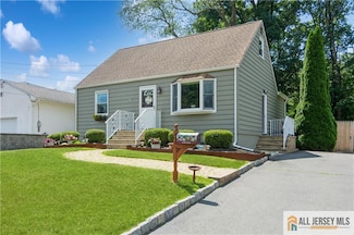 5 Channing Rd, East Brunswick, NJ 08816