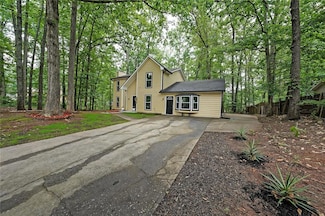 7156 Whitfield Dr, Riverdale, GA 30296