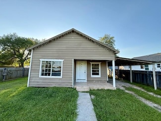 1235 13th St, Port Arthur, TX 77640