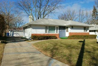 4132 Rose Hedge Dr, Des Moines, IA 50310