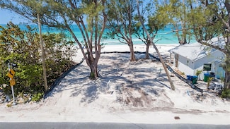 2214 Gulf Dr N, Bradenton Beach, FL 34217