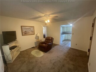 335 Kenna Dr, South Charleston, WV 25309