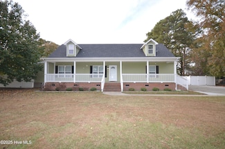 102 Shirley St, Mount Olive, NC 28365
