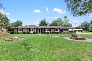 102 E Charlotte St, Lilbourn, MO 63862