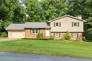 39 Eason Dr, Phenix City, AL 36869