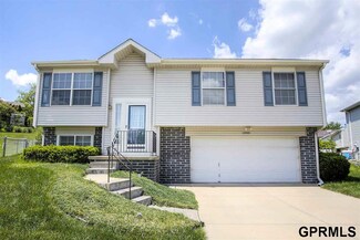 13520 Westport Cir, Bellevue, NE 68123