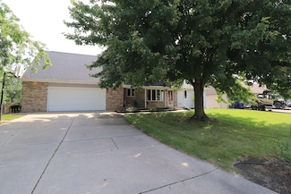 728 Waveland Rd, Janesville, WI 53548