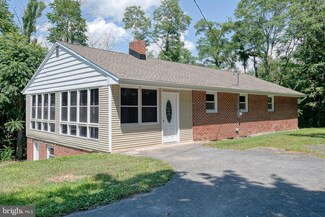 127 Valley View Dr, Carlisle, PA 17013