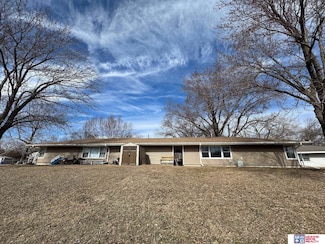 3324 Gott Cir, Lincoln, NE 68524