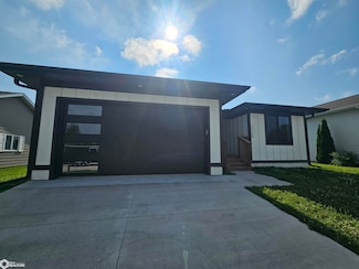 1550 Edgewood Dr, Carroll, IA 51401