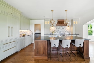 197 Winchester St Unit 197, Brookline, MA 02446