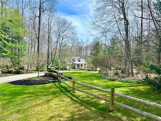 7360 Daisy Wood Ln, Gates Mills, OH 44040