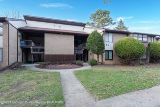 12 Pine Cluster Cir Unit C, Manalapan, NJ 07726