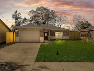 305 E Humble St, Baytown, TX 77520