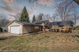 711 Sylvanwood Dr, Troy, MI 48085