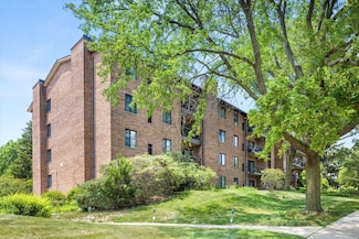 7510 Farmingdale Dr Unit 110, Darien, IL 60561