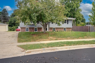 1954 Cascade Dr, Waukesha, WI 53188