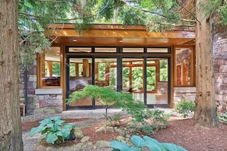 22 Father Peters Ln, New Canaan, CT 06840