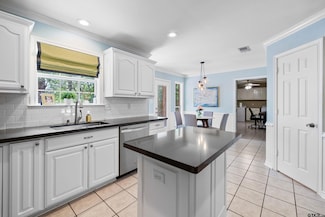 4918 Pine Knoll Dr, Tyler, TX 75703