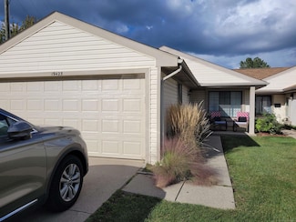 19423 Hazelwood St, Roseville, MI 48066