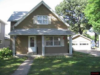 218 W 5th St, Blue Earth, MN 56013