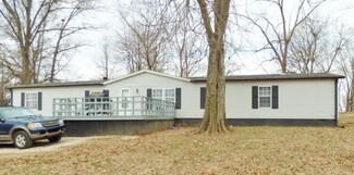 221 SE 1st St, Loogootee, IN 47553