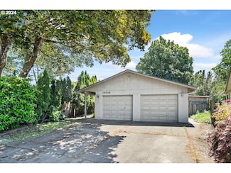 19526 SE Ash St, Portland, OR 97233