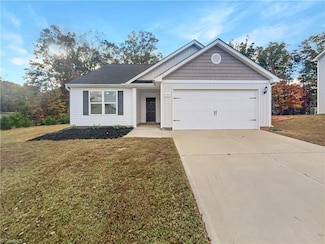 204 Steamboat Ln, Burlington, NC 27217