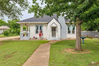112 5th Ave, Coleman, TX 76834